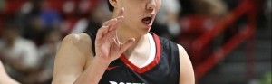 杨毅：杨瀚森敢于沟通、指挥、处理球 他的松弛感让人过目难忘