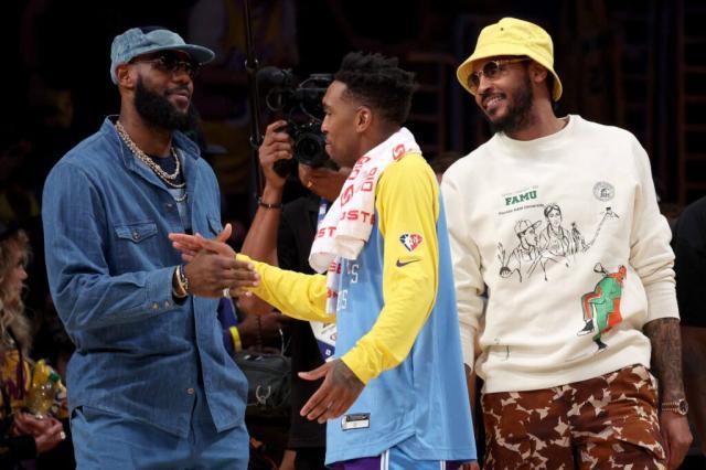 LeBron-James-220409-scaled-e1649506999825-1024x682.jpg